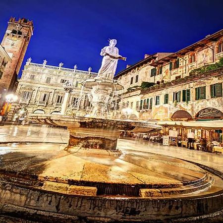 Residenza Alla Piazzetta เวโรนา ภายนอก รูปภาพ